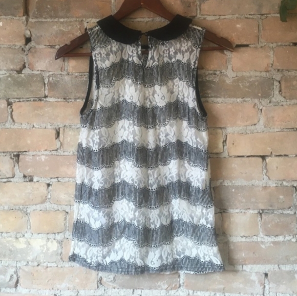 Lace Sleeveless Top - Picture 2 of 6